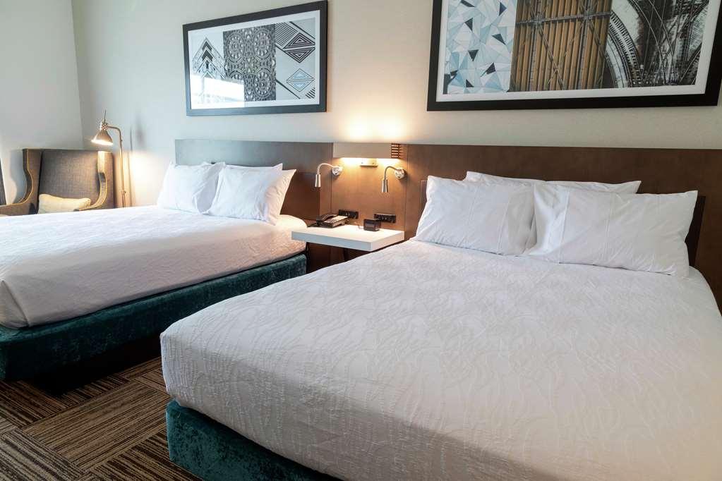 Hilton Garden Inn Spartanburg Oda fotoğraf